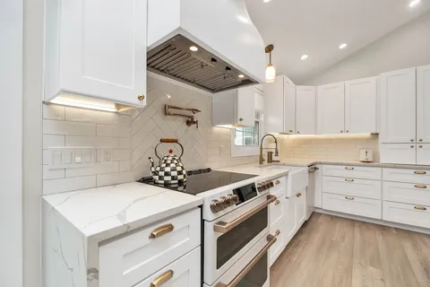 Traditional white kitchen with warm wood flooring